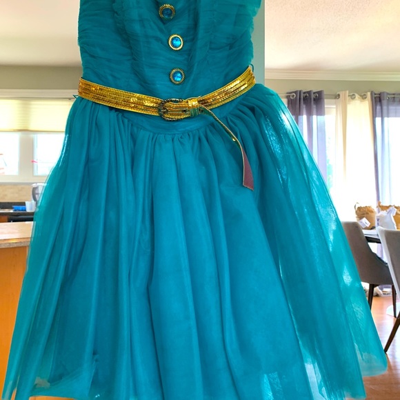 Strapless tulle party dress. Worn once for a grade 8 graduation - Picture 3 of 6